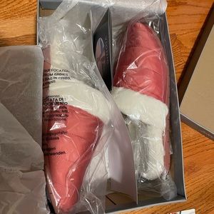 Vionic Pink Slippers-new in box.